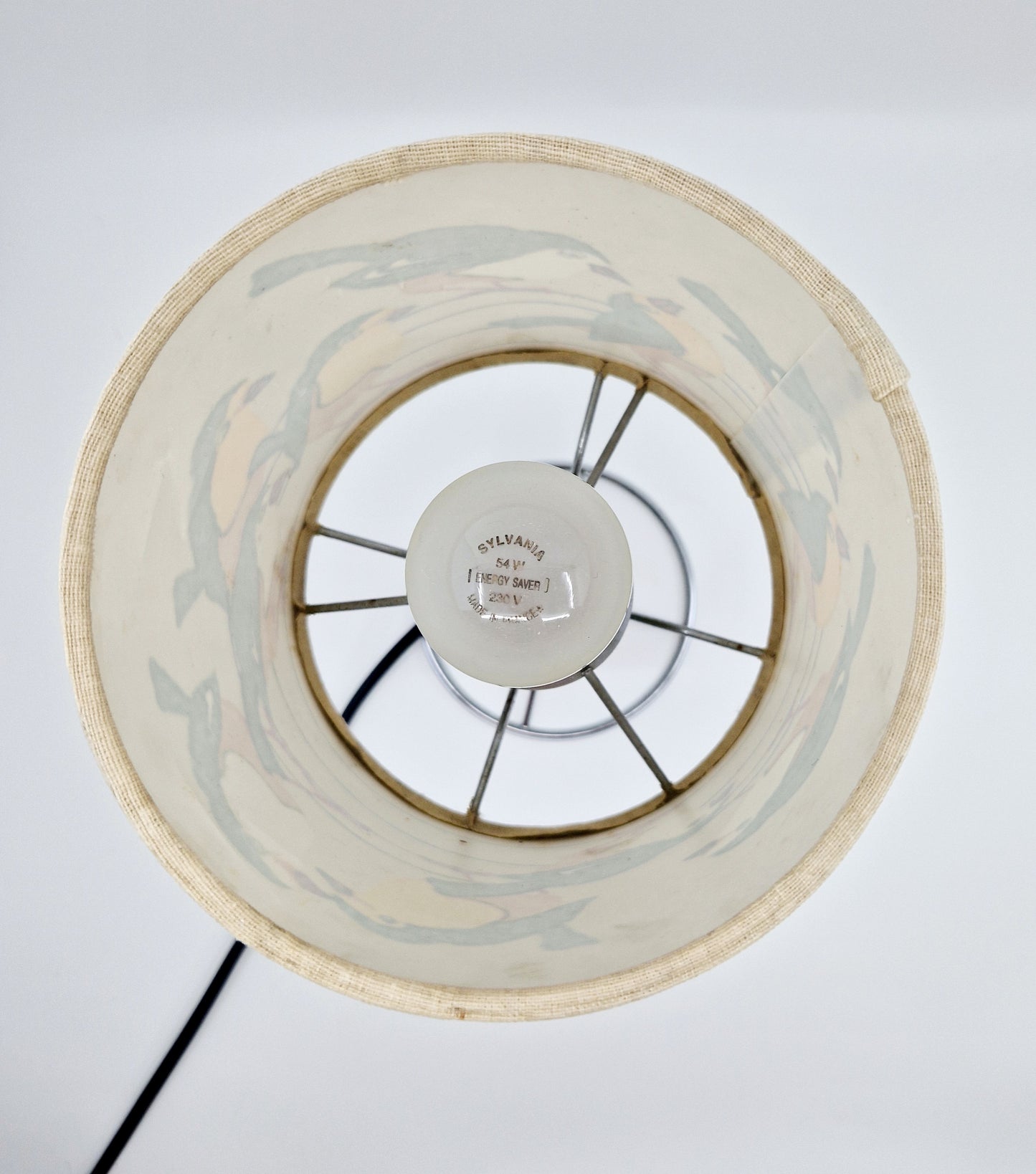 Einzigartige und nachhaltige Vintage Lampe mit Vögeln. Unique and sustainable vintage lamp with birds. Above.