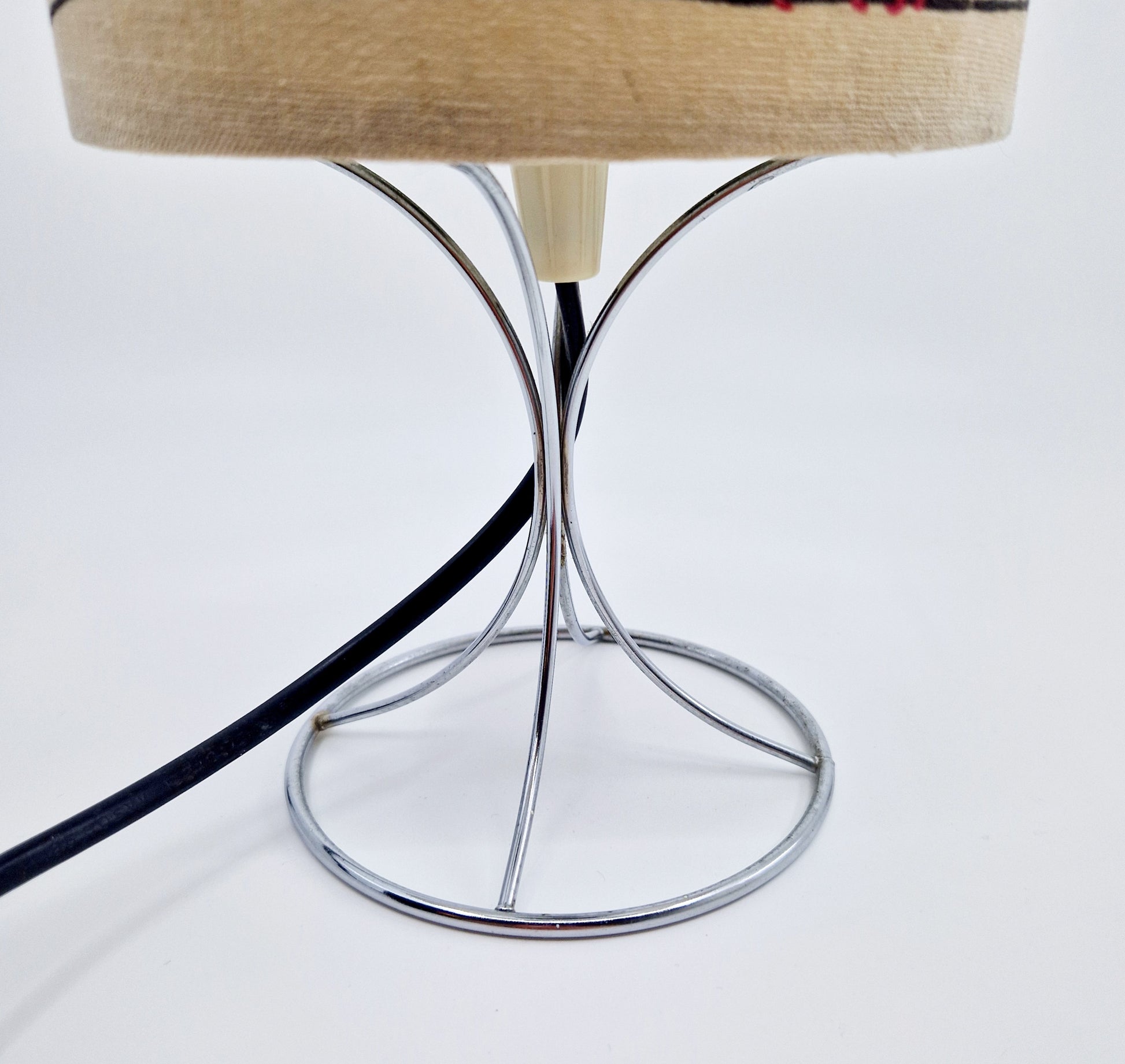 Einzigartige und nachhaltige Vintage Lampe mit Vögeln. Unique and sustainable vintage lamp with birds. Lamp stand.