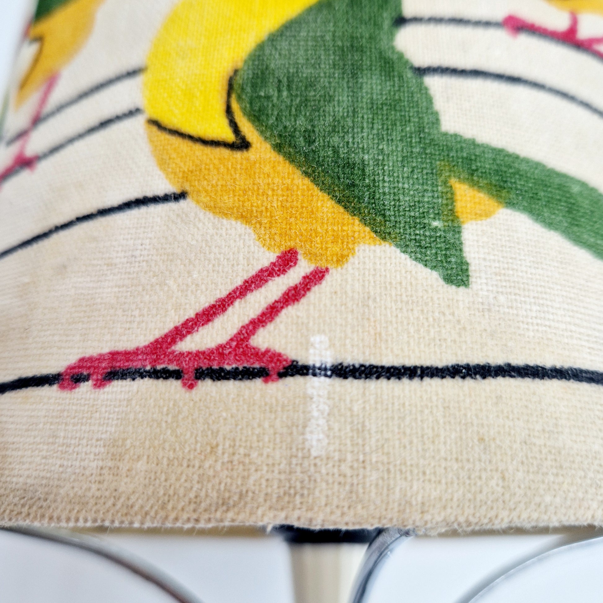 Einzigartige und nachhaltige Vintage Lampe mit Vögeln. Unique and sustainable vintage lamp with birds. Stain.