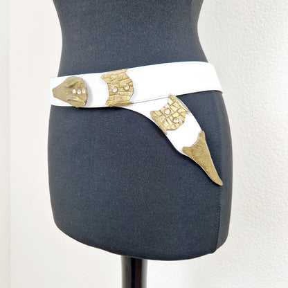 Einzigartiger und nachhaltiger Vintage Gürtel in weiss mit Schlange. Unique and sustainable vintage belt in white with snake. Side.