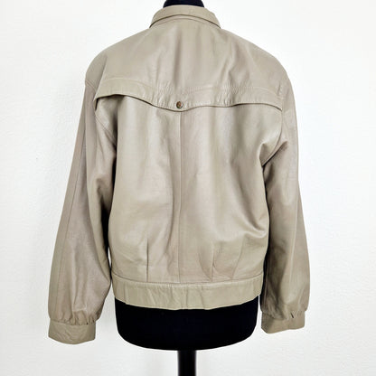 Einzigartige und nachhaltige Vintage Lederjacke in taupe. Unique and sustainable vintage leather jacket in taupe. Back.