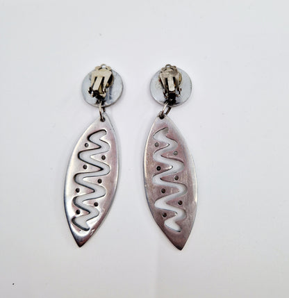 Einzigartige und nachhaltige silberne Vintage Ohrclips. Unique and sustainable vintage silver earclips. Back.