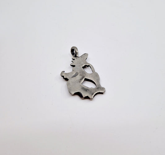 Einzigartiger und nachhaltiger Vintage Anhänger mit Hexe. Unique and sustainable vintage pendant with a witch. Back.