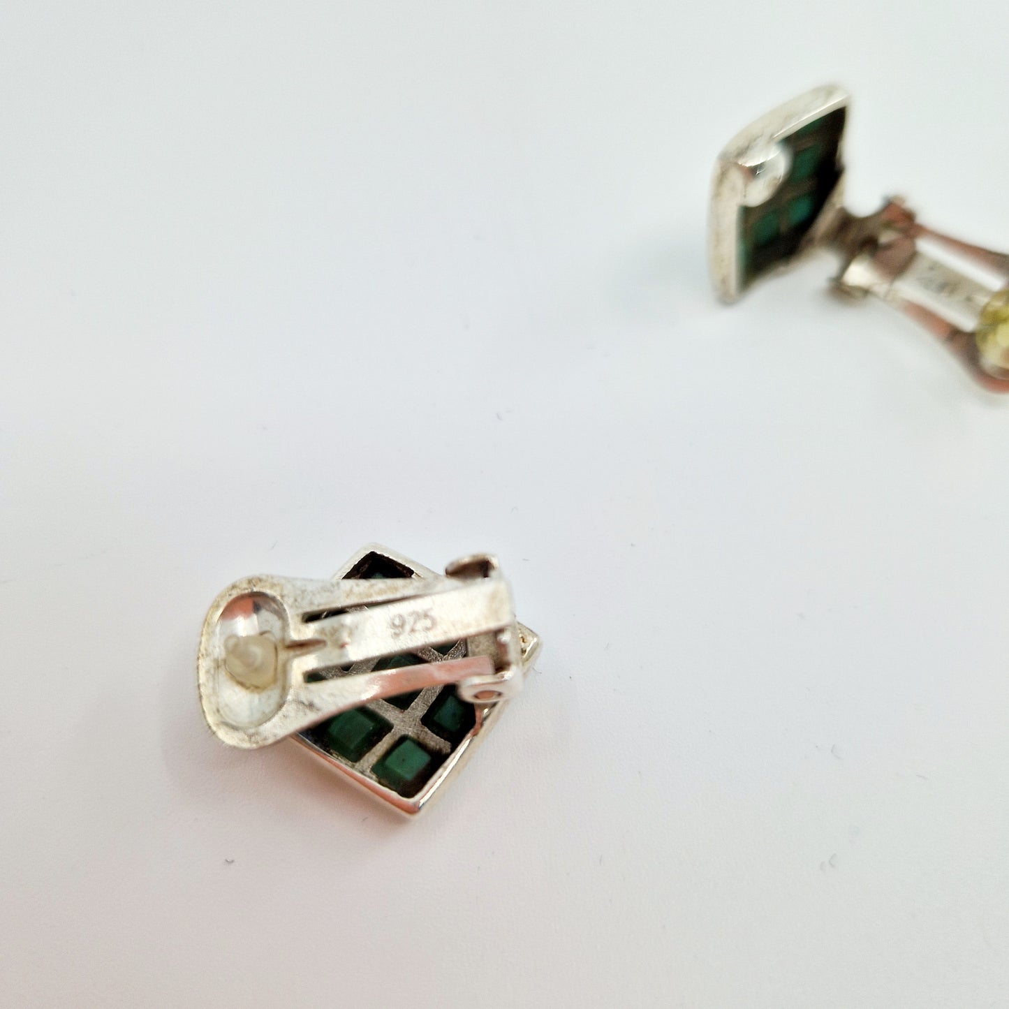 Einzigartige und nachhaltige Vintage Ohrclips in silber-türkis. Unique and sustainable vintage earclips in silver-turquois. Stamp.