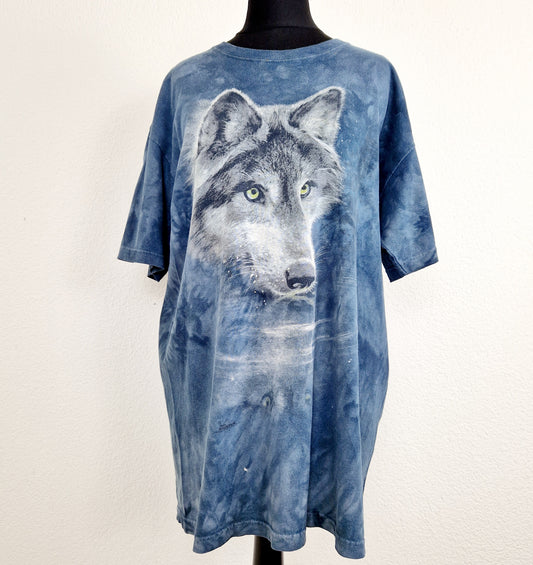 Einzigartiges und nachhaltiges Vintage Graphic T-Shirt mit Wolf. Unique and sustainable vintage graphic t-shirt with wolf. Front.