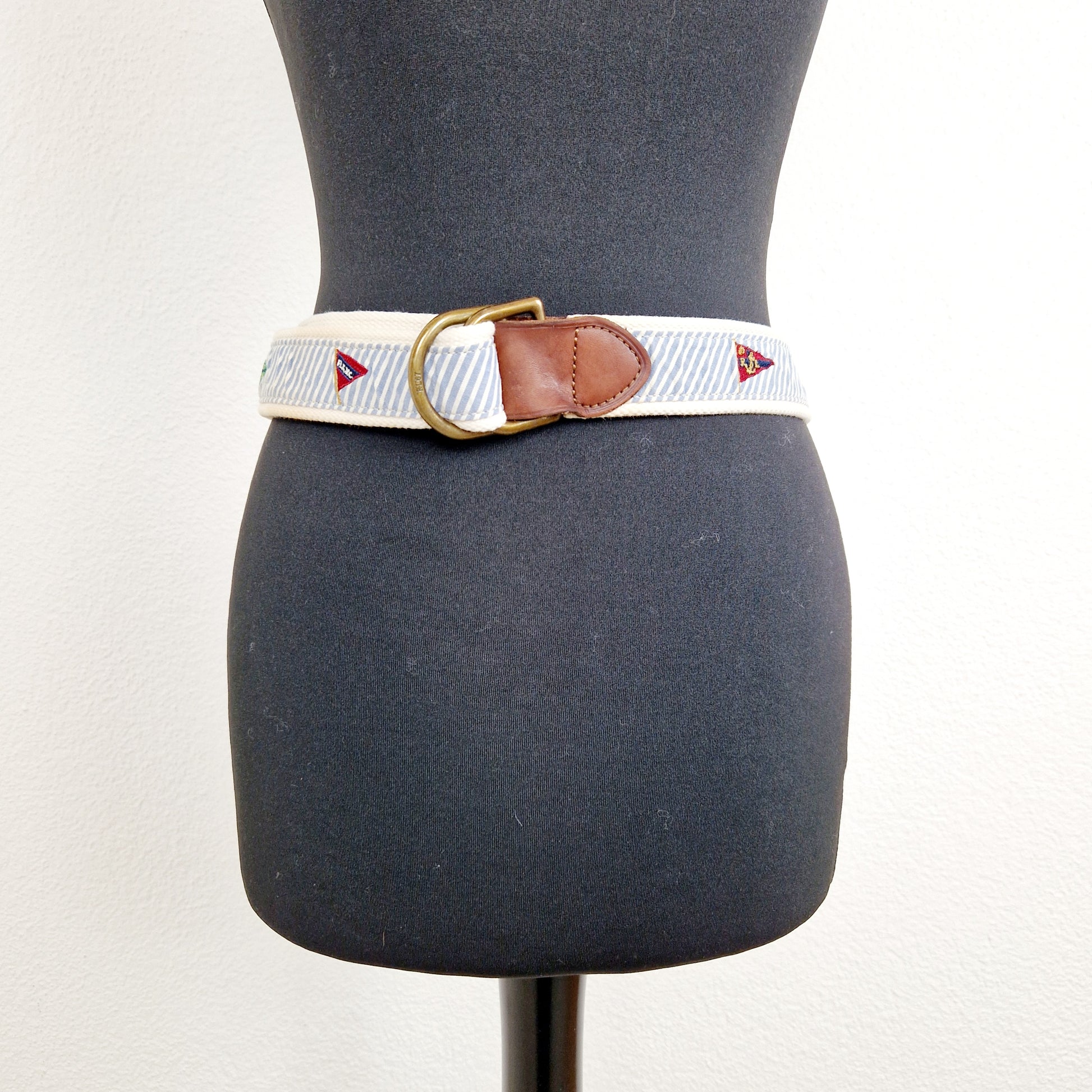 Einzigartiger und nachhaltiger Vintage Gürtel von Ralph Lauren. Unique and sustainable vintage belt from Ralph Lauren. Front.