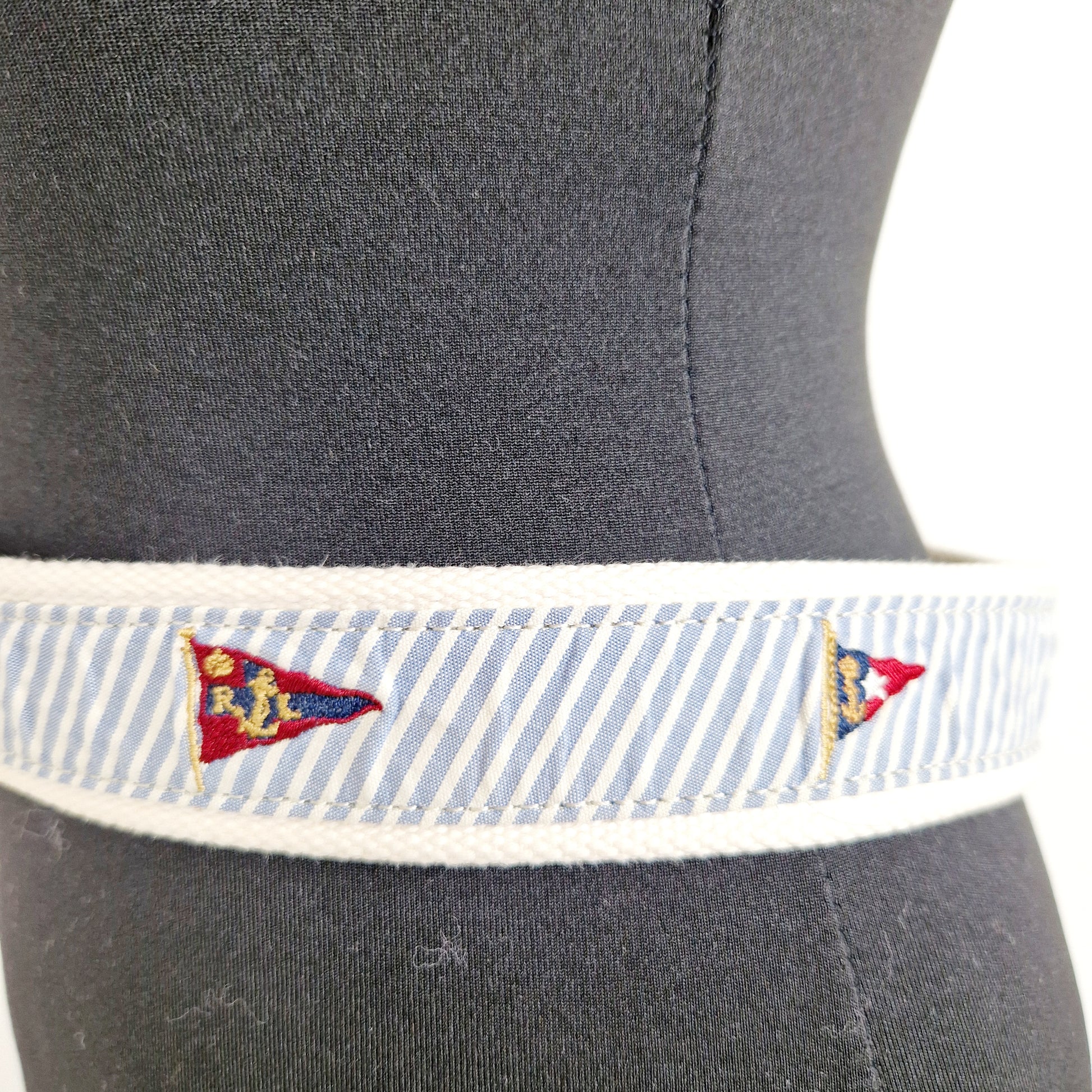 Einzigartiger und nachhaltiger Vintage Gürtel von Ralph Lauren. Unique and sustainable vintage belt from Ralph Lauren. Close-up.