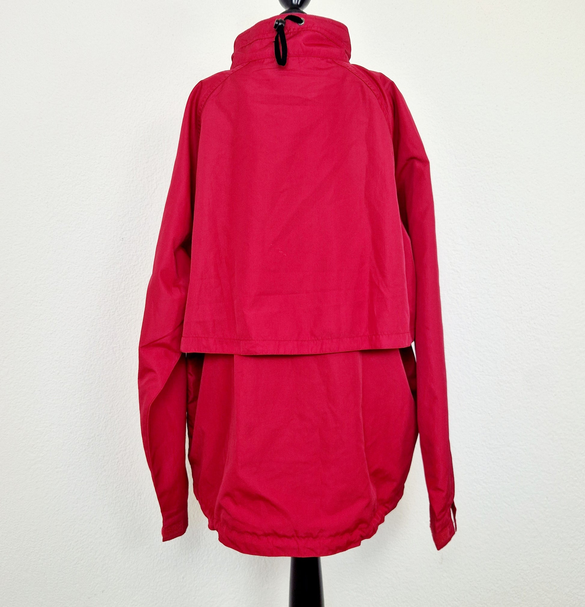 Einzigartige und nachhaltige Vintage Jacke in rot, Odlo. Unique and sustainable vintage jacket in red, Odlo. Back.