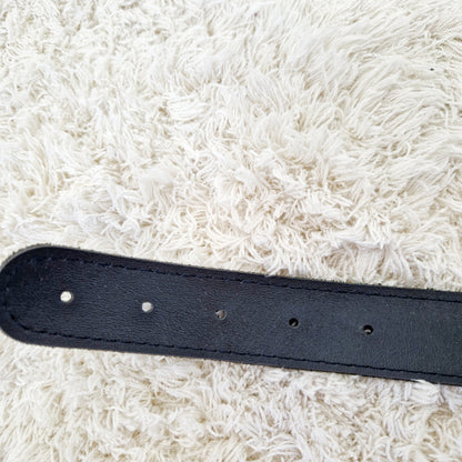 Einzigartiger und nachhaltiges Vintage Gürtel in grün mit Edelweiss. Unique and sustainable vintage belt in green with Edelweiss. Close-up 2.