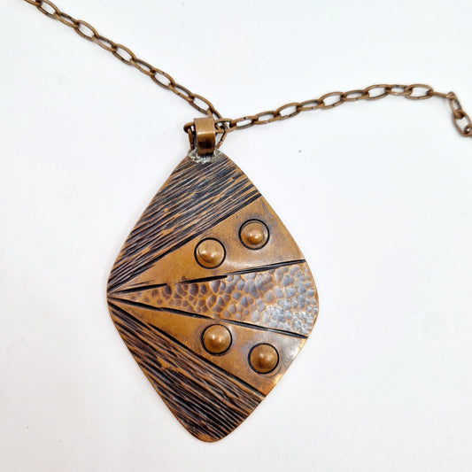 Einzigartige und nachhaltige Vintage Kette in Kupfer mit Anhänger. Unique and sustainable vintage necklace in copper with pendant. Pendant.