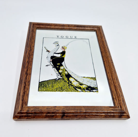Einzigartiges und nachhaltiges Spiegel-Bild mit Frau im Pfau. Unique and sustainable vintage mirror picture with woman wit peacock. Front.