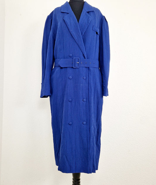 Einzigartiger und nachhaltiger Vintage Mantel in blau. Unique and sustainable vintage coat in blue. Front.