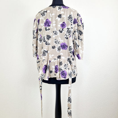 Einzigartige und nachhaltige Vintage Bluse in beige mit Rosen. Unique and sustainable vintage blouse in beige with roses. Back 2.