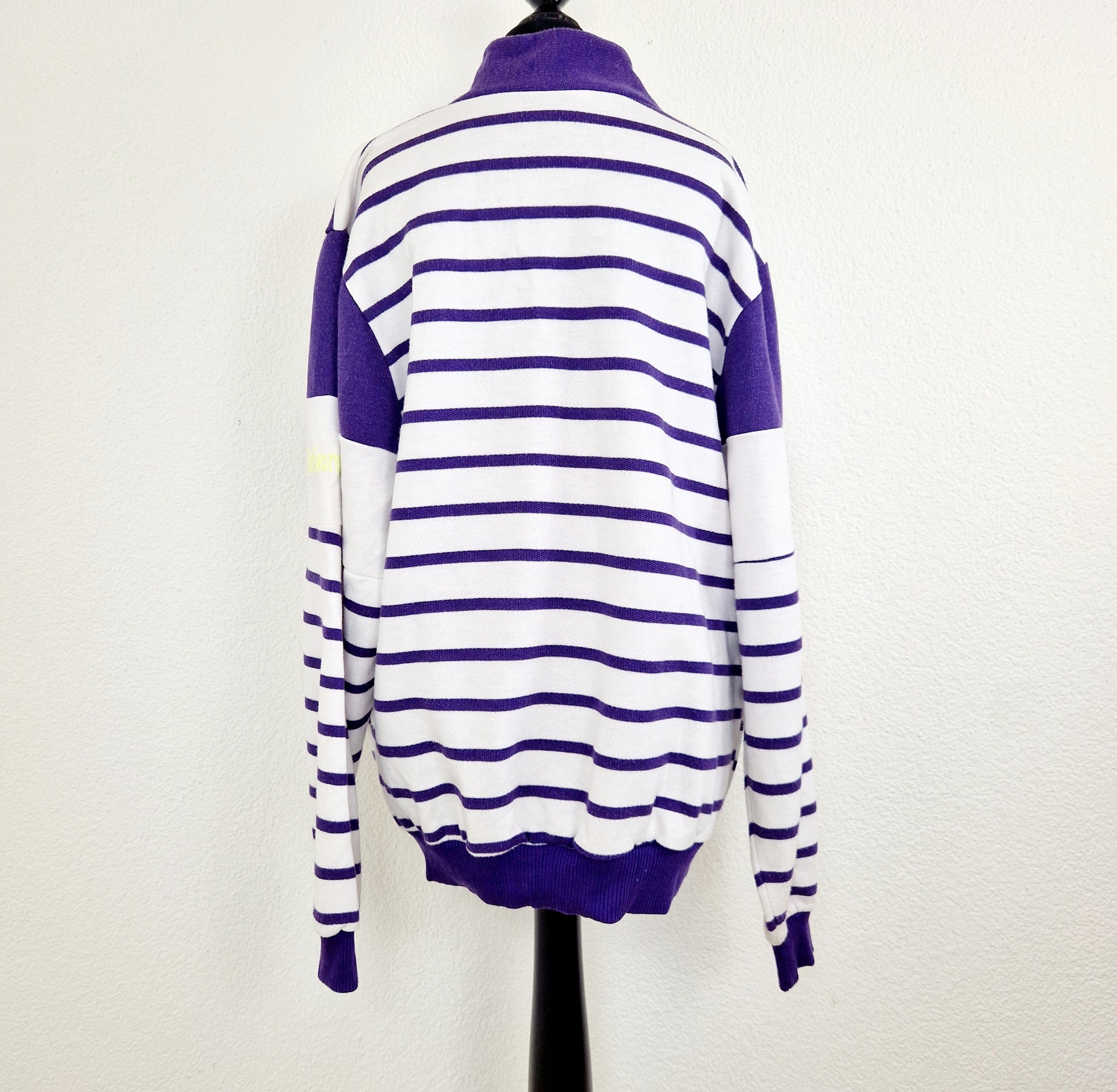 Einzigartiges und nachhaltiges Vintage Sweatshirt von MarcO'Polo, gestreift. Unique and sustainable vintage sweatshirt from MarcO'Polo, striped. Back.