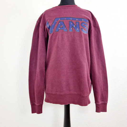Einzigartiger und nachhaltiger Vintage Sweater in bordeaux von Vans. Unique and sustainable vintage sweater in bordeaux from Vans. Front.