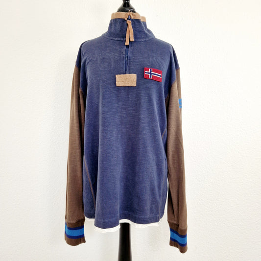 Einzigartiger und nachhaltiger Vintage Sweater Napapijri. Unique and sustainable Sweater Napapijri. Front.