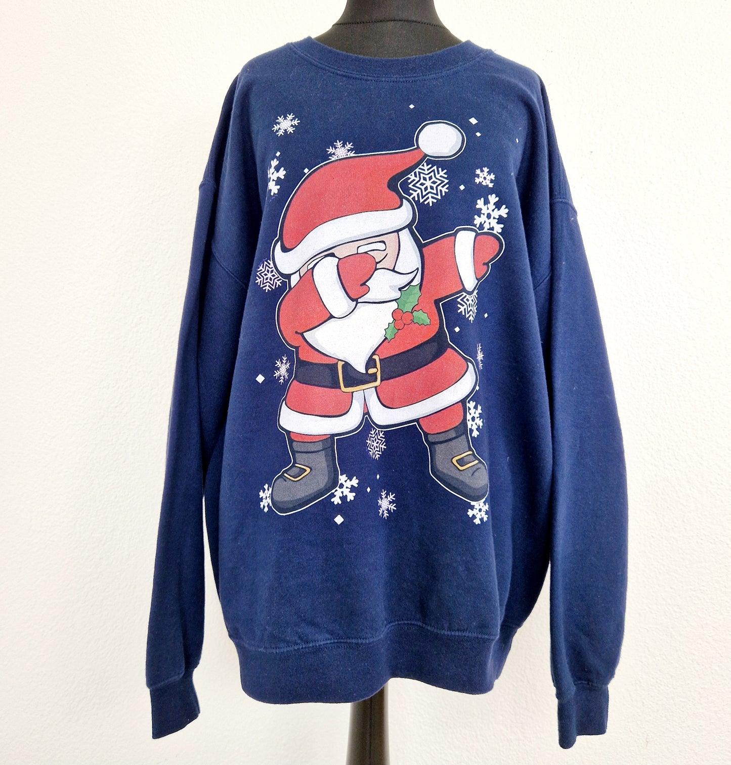 Einzigartiger und nachhaltiger Vintage Sweater mit Weihnachtsmann. Unique and sustainable vintage sweater with santa. Front.