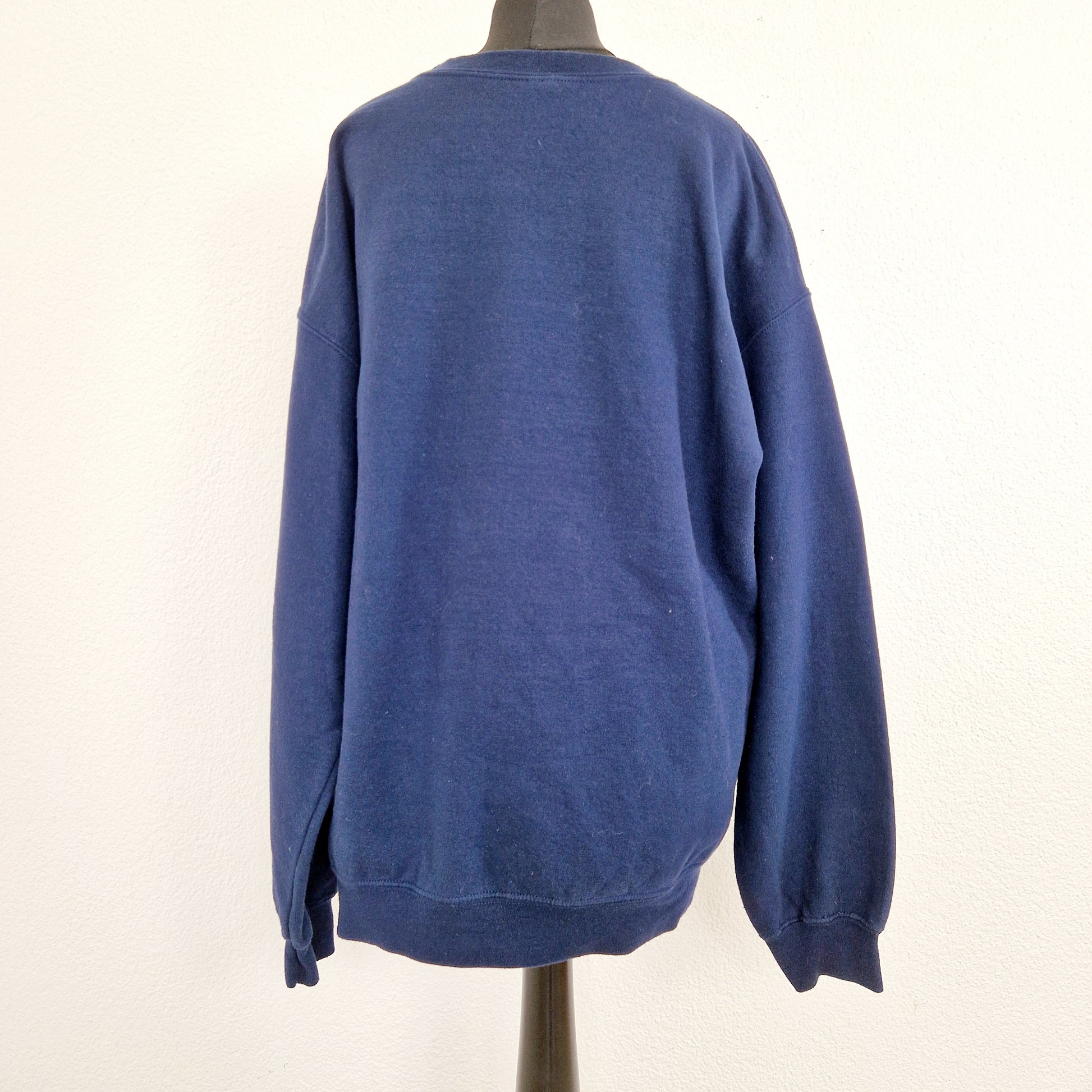 Einzigartiger und nachhaltiger Vintage Sweater mit Weihnachtsmann. Unique and sustainable vintage sweater with santa. Back.