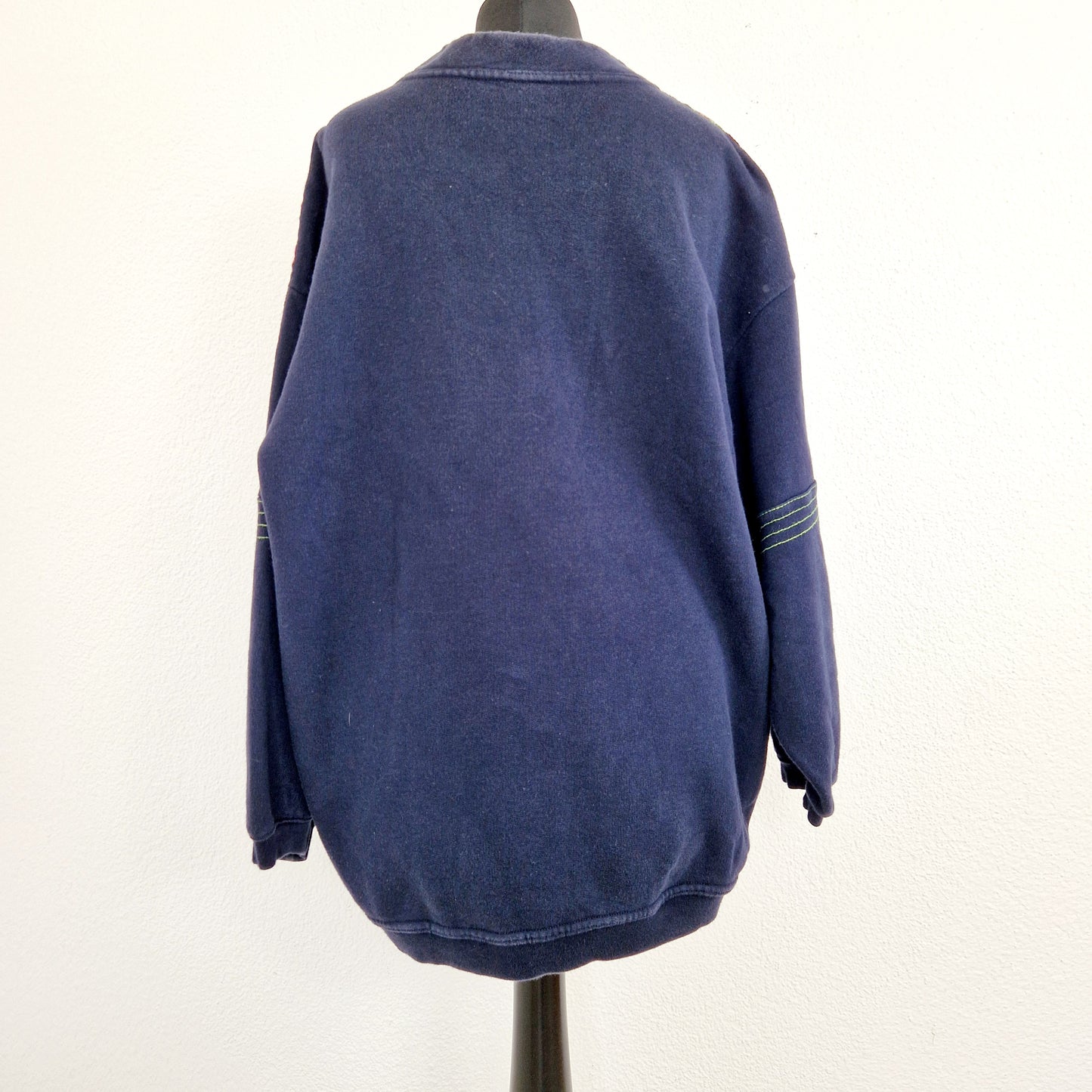 Einzigartiges und nachhaltiges Vintage Sweatshirt, Sun's Life. Unique and sustainable vintage sweatshirt, Sun's Life. Back.