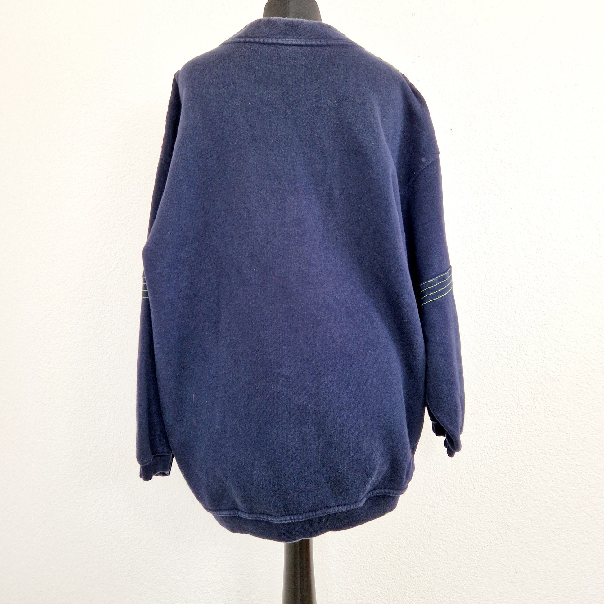 Einzigartiges und nachhaltiges Vintage Sweatshirt, Sun's Life. Unique and sustainable vintage sweatshirt, Sun's Life. Back.