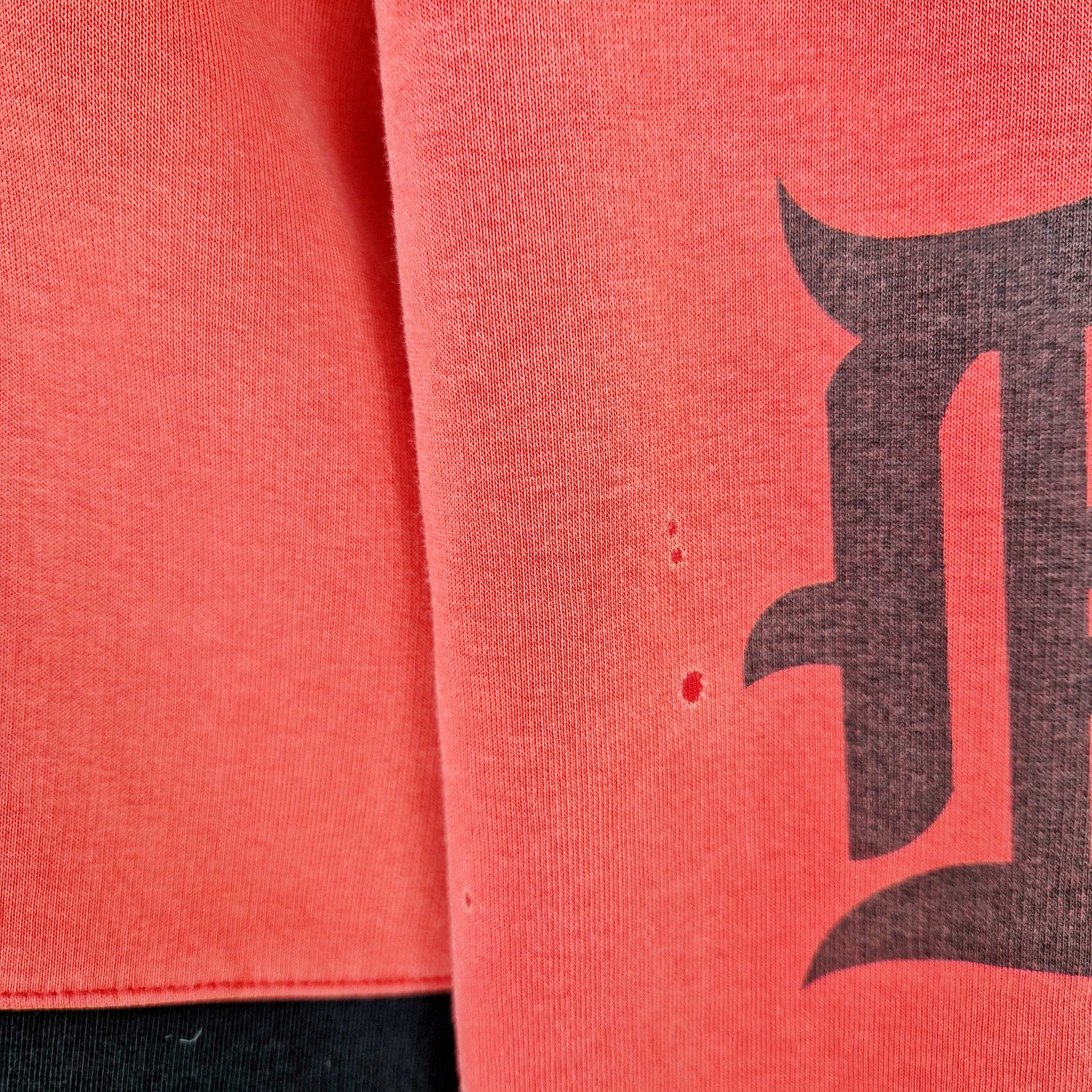 Einzigartiger und nachhaltiger Vintage Sweater mit Sensemann. Unique and sustainable vintage sweater with grim reaper. Damage.