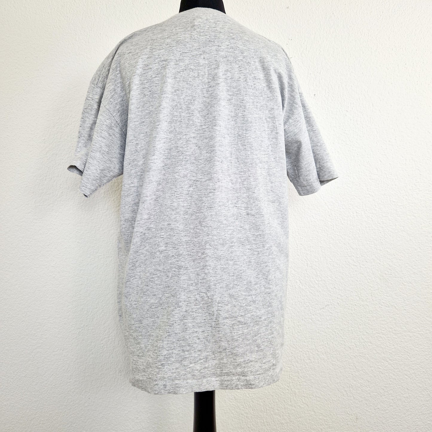 Einzigartiges und nachhaltiges Vintage T-Shirt Helsinki. Unique and sustainable vintage t-shirt Helsinki. Back.