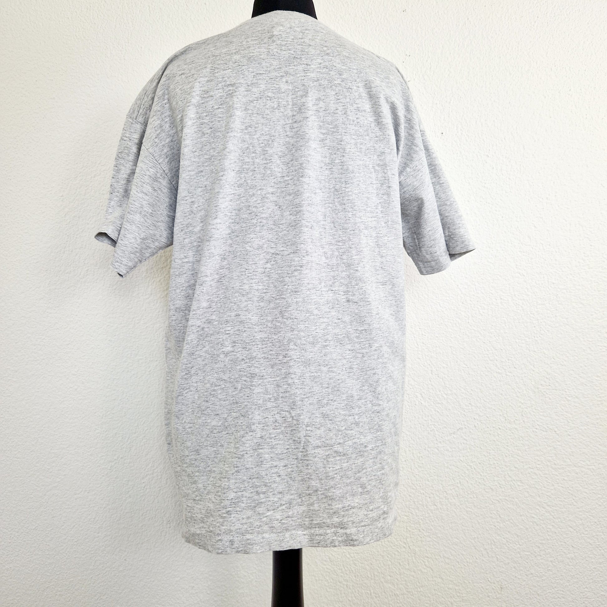 Einzigartiges und nachhaltiges Vintage T-Shirt Helsinki. Unique and sustainable vintage t-shirt Helsinki. Back.
