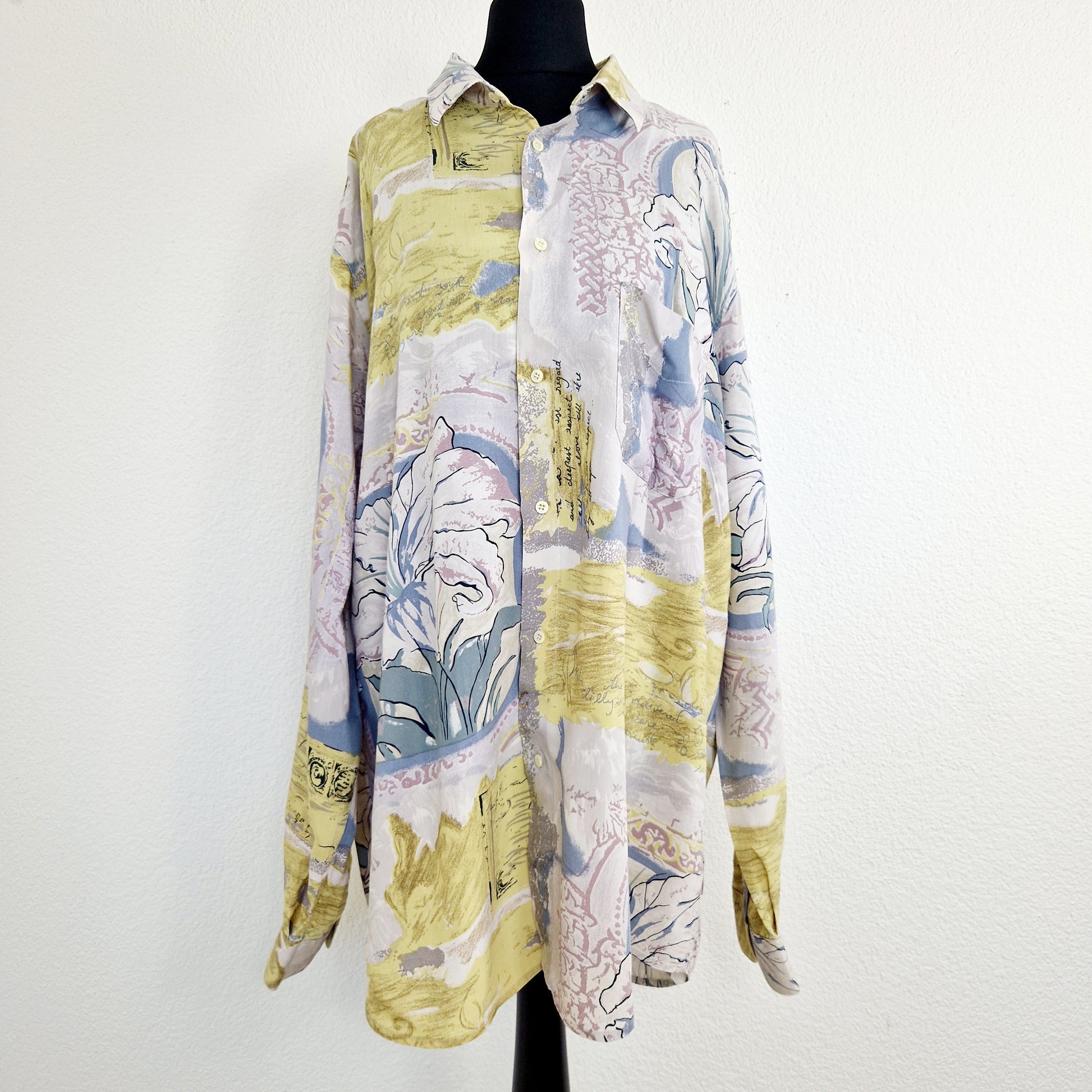 Einzigartiges und nachhaltiges Vintage Hemd in gelb-rosa-hellblau. Unique and sustainable vintage button-down in yellow-pink-light blue. Front.