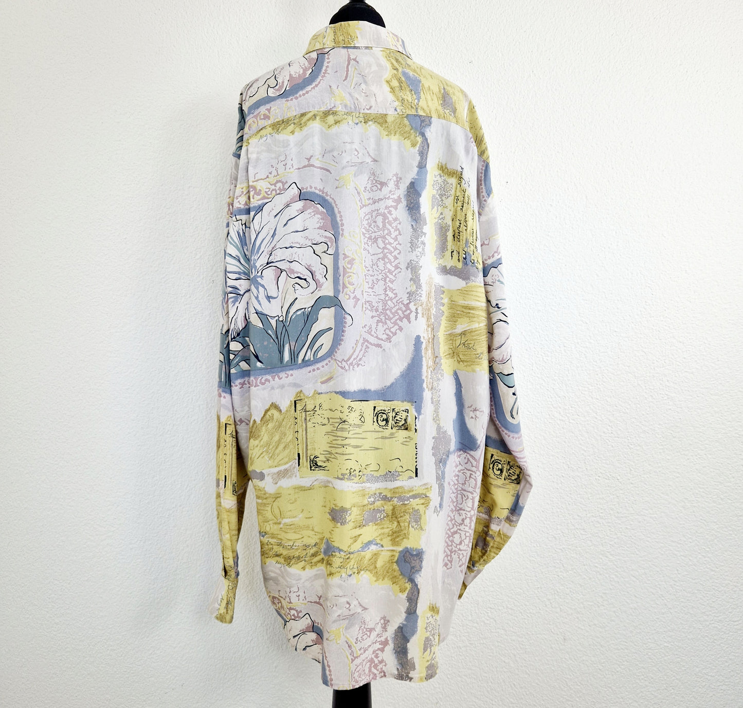 Einzigartiges und nachhaltiges Vintage Hemd in gelb-rosa-hellblau. Unique and sustainable vintage button-down in yellow-pink-light blue. Back.