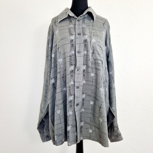 Einzigartiges und nachhaltiges Vintage Hemd in dunkelgrau. Unique and sustainable vintage button-down in dark grey. Front.