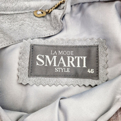 Einzigartiger und nachhaltiger Vintage Mantel in grau und Kunstleder. Unique and sustainable vintage coat in grey and fake fur. Tag.