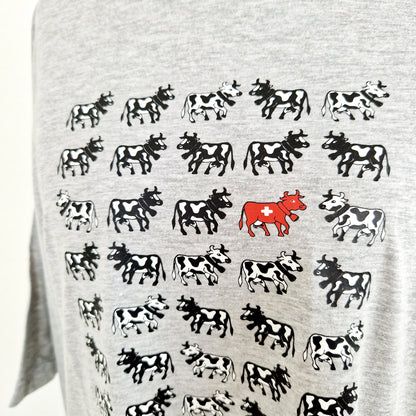 Einzigartiges und nachhaltiges Vintage T-Shirt mit Kühen. Unique and sustainable vintage t-shirt with cows. Close-up.