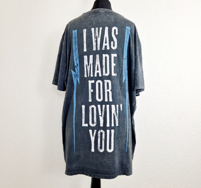 Einzigartiges und nachhaltiges Vintage T-Shirt mit KISS. Unique and sustainable vintage t-shirt with KISS. Back.