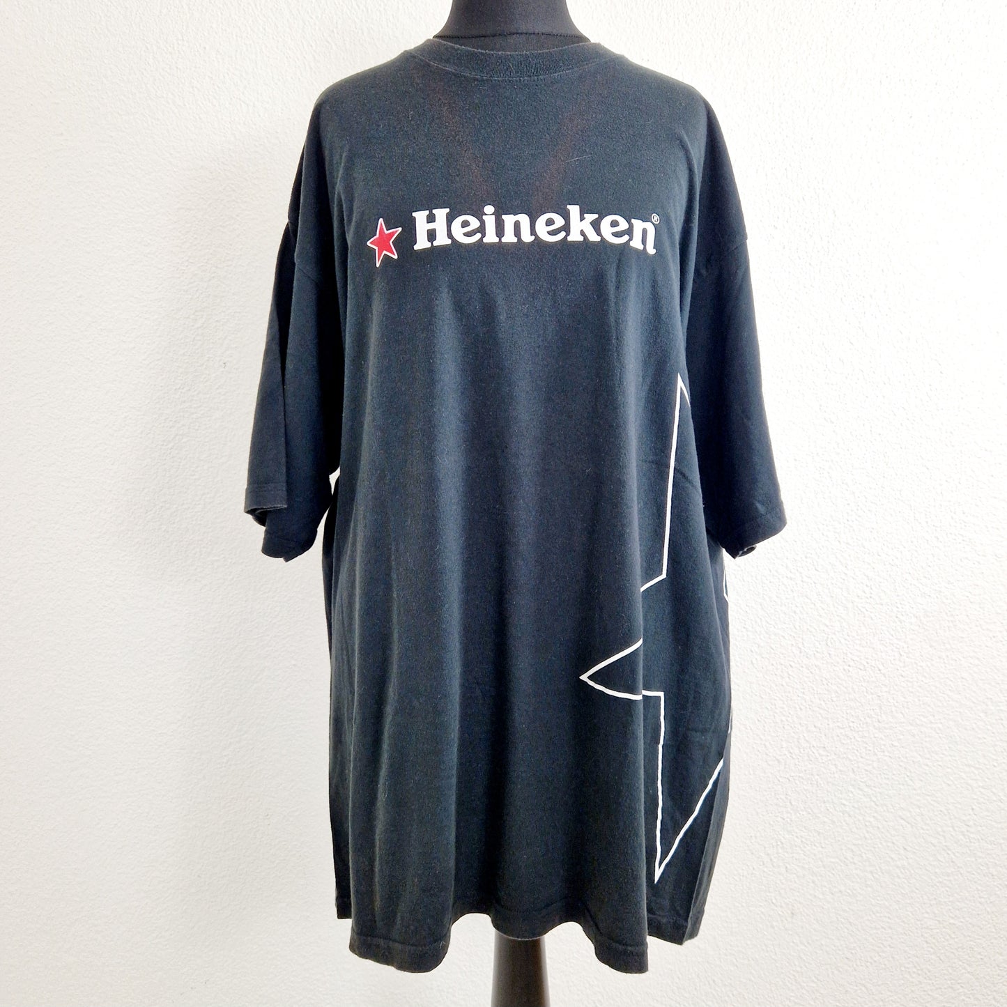 Einzigartiges und nachhaltiges Vintage T-Shirt Heineken. Unique and sustainable vintage t-shirt heineken. Front.