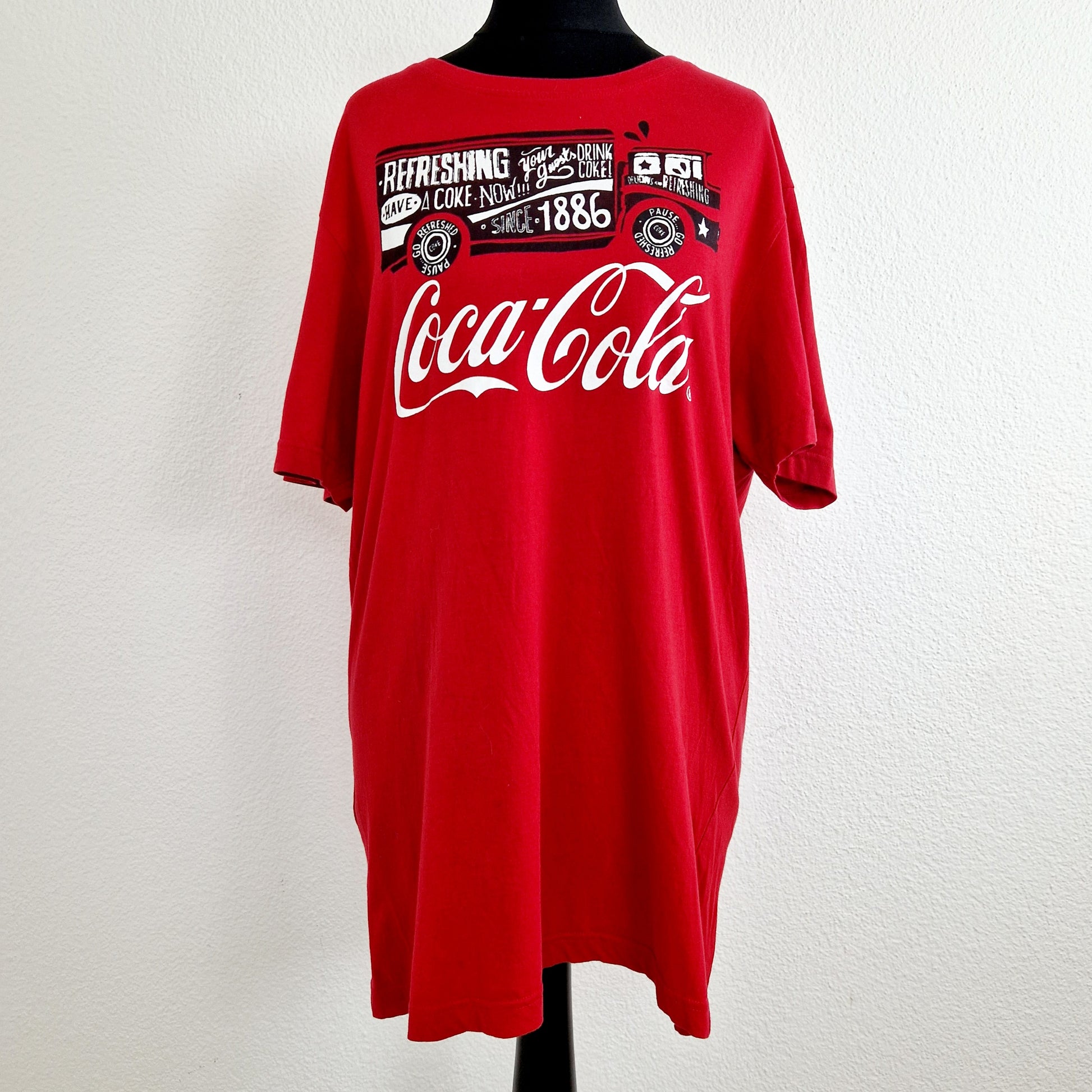 Einzigartiges und nachhaltiges Vintage T-Shirt Coca-Cola. Unique and sustainable vintage t-shirt Coca-Cola. Front.