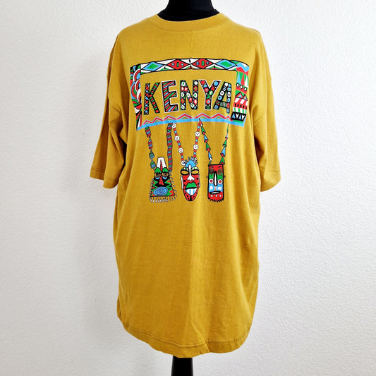 Einzigartiges und nachhaltiges Vintage T-Shirt in senfgelb, Kenya. Unique and sustainable vintage t-shirt in mustard, Kenya. Front.