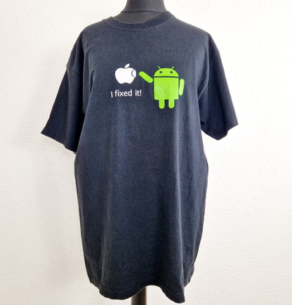 Einzigartiges und nachhaltiges Vintage T-Shirt in schwarz mit Android und Apple. Unique and sustainable vintage t-shirt in black with android and apple. Front.