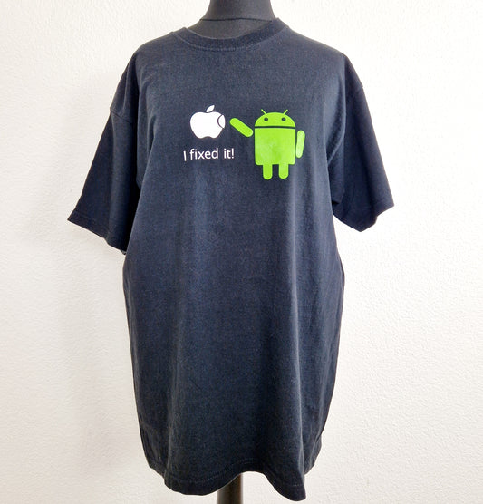 Einzigartiges und nachhaltiges Vintage T-Shirt in schwarz mit Android und Apple. Unique and sustainable vintage t-shirt in black with android and apple. Front.