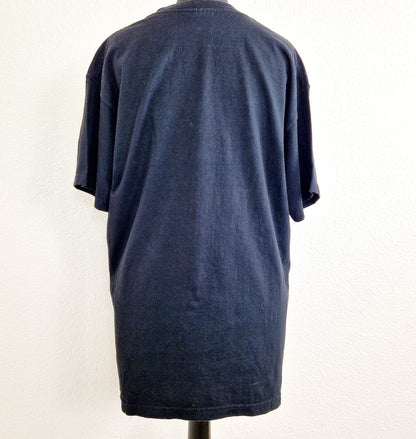 Einzigartiges und nachhaltiges Vintage T-Shirt in schwarz mit Android und Apple. Unique and sustainable vintage t-shirt in black with android and apple. Back.