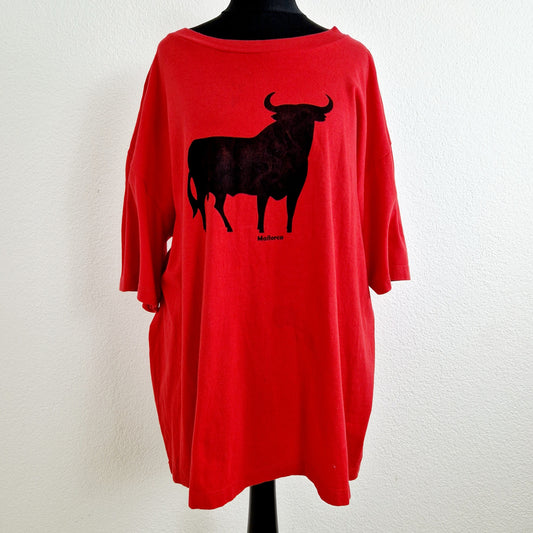 Einzigartiges und nachhaltiges Vintage T-Shirt mit Stier. Unique and sustainable vintage t-shirt with a bull. Front.