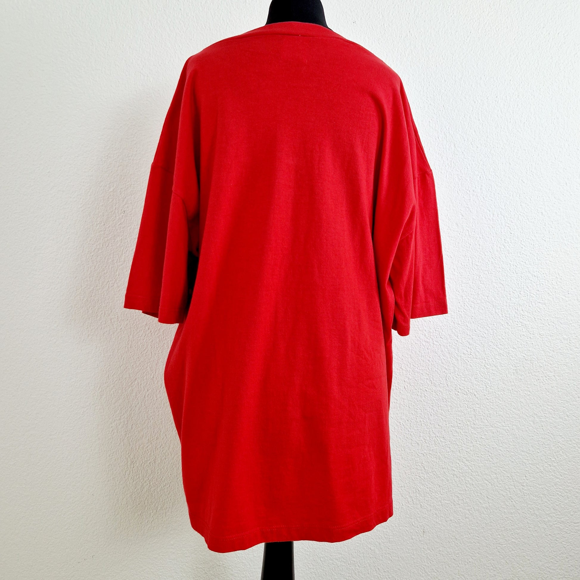 Einzigartiges und nachhaltiges Vintage T-Shirt mit Stier. Unique and sustainable vintage t-shirt with a bull. Back.