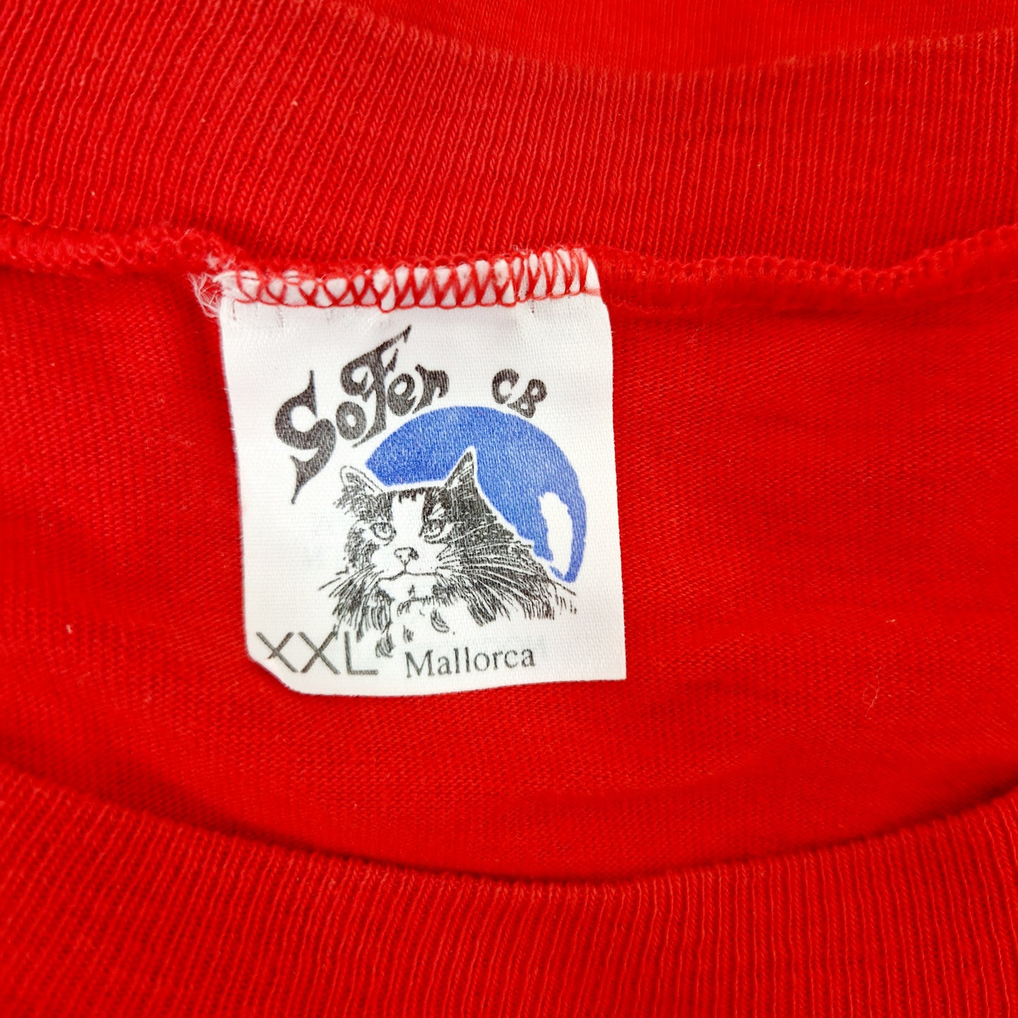 Einzigartiges und nachhaltiges Vintage T-Shirt mit Stier. Unique and sustainable vintage t-shirt with a bull. Tag.