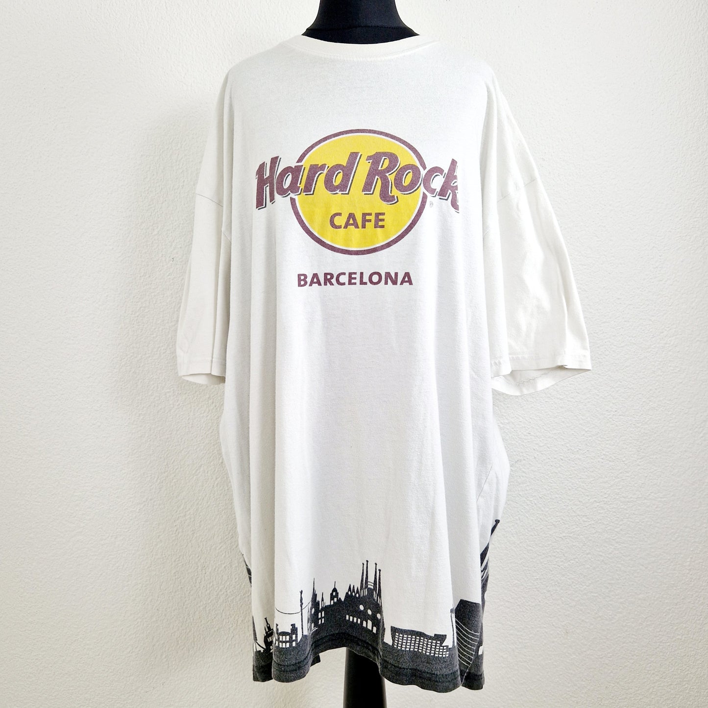 Einzigartiges und nachhaltiges Vintage T-Shirt Hard Rock Cafe Barcelona. Unique and sustainable vintage t-shirt Hard Rock Cafe Barcelona. Front.