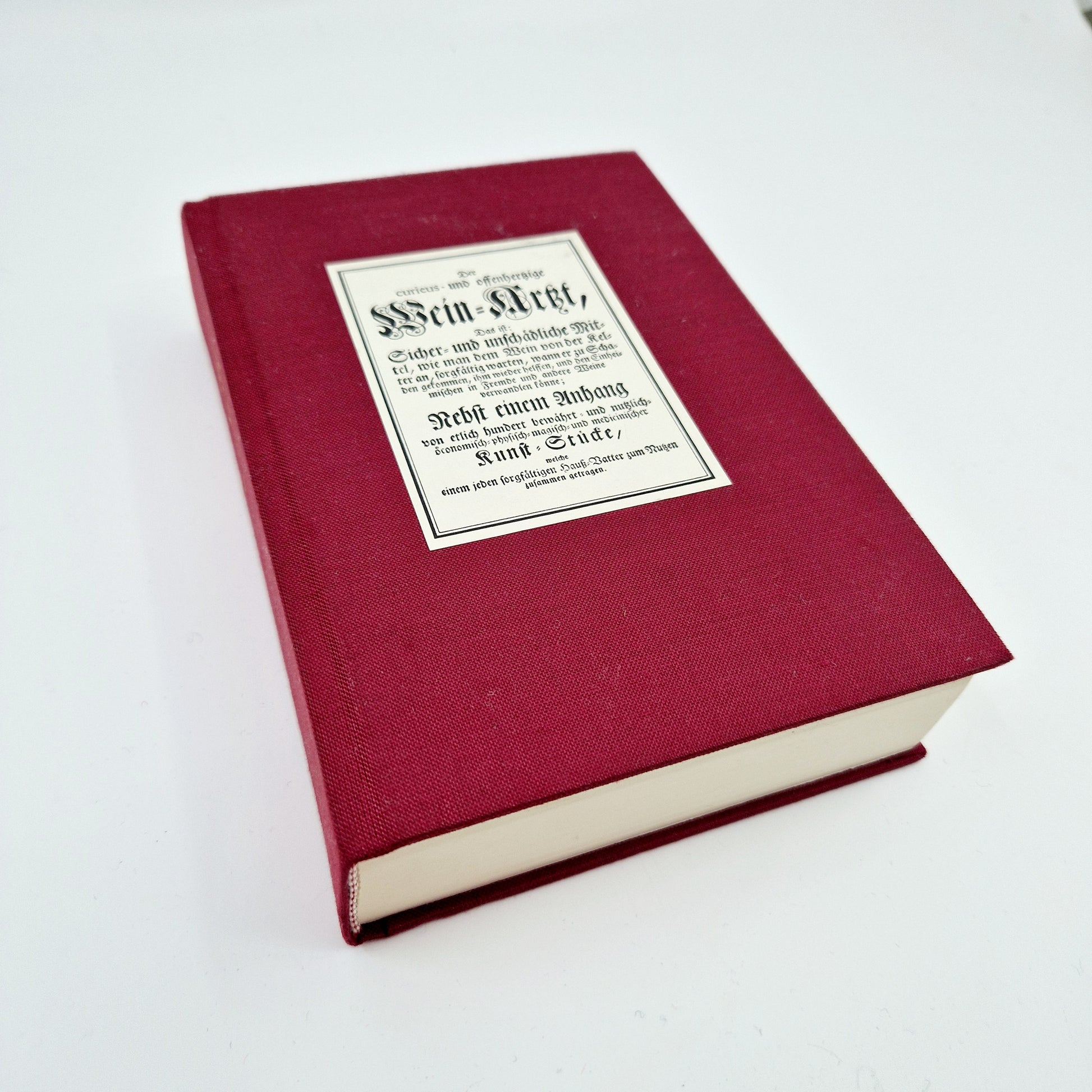 Einzigartiges und nachhaltiges Vintage Buch Der Wein-Arzt. Unique and sustainable vintage book Der Wein-Arzt. Side.