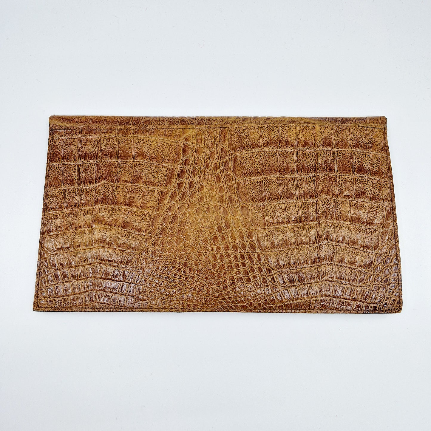 Einzigartige und nachhaltige Vintage Clutch in braun. Unique and sustainable vintage clutch in brown. Back.