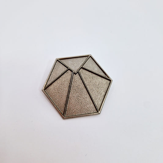 Einzigartige und nachhaltige Vintage Brocke, Sechseck. Unique and sustainable vintage hexagonal brooch. Front.