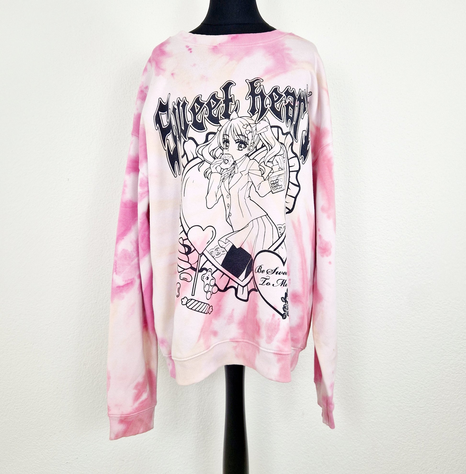 Einzigartiger und nachhaltiger Vintage Sweater mit Manga. Unique and sustainable vintage sweater with manga. Front.