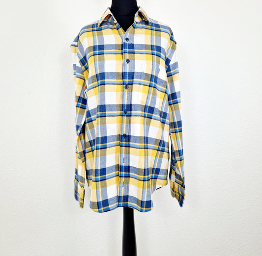 Einzigartige und nachhaltige Vintage Bluse blau-gelb kariert. Unique and sustainable vintage blouse in blue-yellow and checked. Front 
