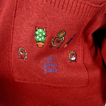 Einzigartiger und nachhaltiger Vintage Cardigan in rot mit Pferden. Unique and sustainable vintage cardigan in red with horses. Close-up.