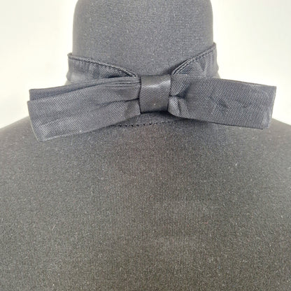 Einzigartige und nachhaltiges Vintage Fliege in schwarz. Unique and sustainable vintage bow tie in black. Front 2.